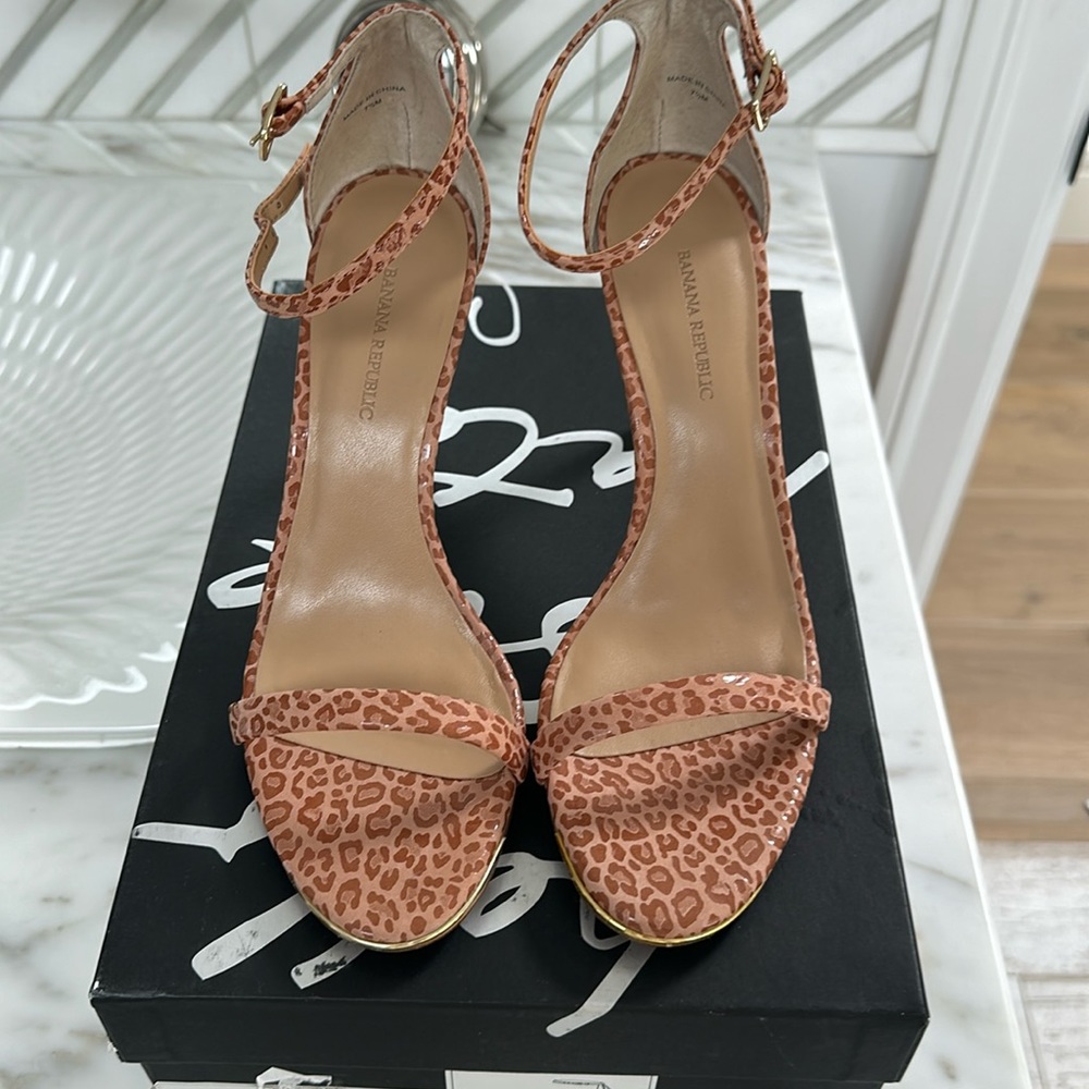 NEW, never worn, BR Juliette Heeled Sandal